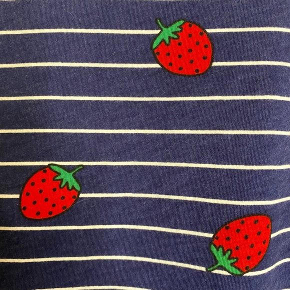 💜F21- Strawberry 🍓 And Navy Adorable Top -Small - Picture 7 of 8